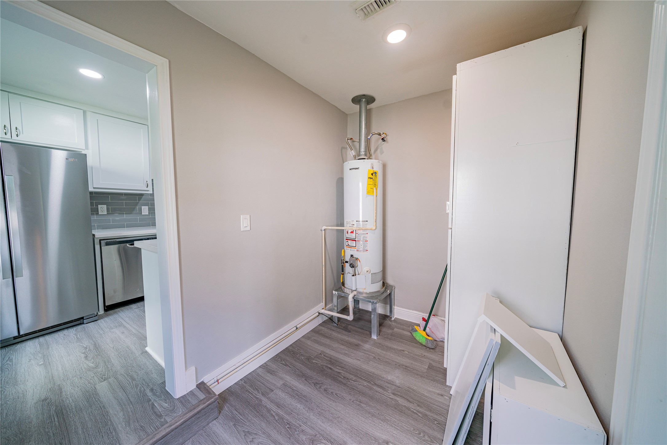 5718 Cherry Street Houston, TX 77026 - Photo 21 of 35 a view of hallway with wooden floor