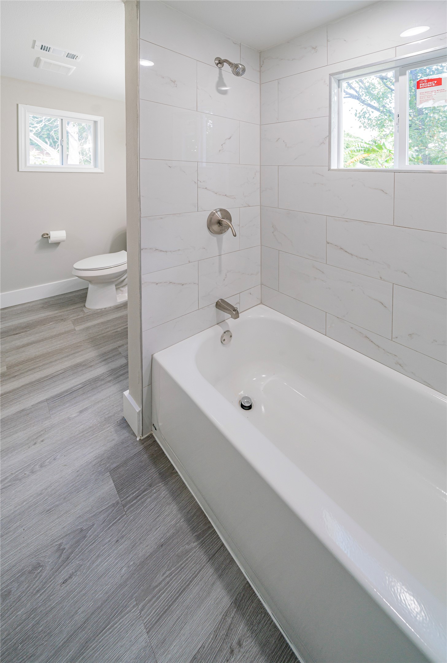5718 Cherry Street Houston, TX 77026 - Photo 27 of 35 a bathroom with a bathtub and a sink