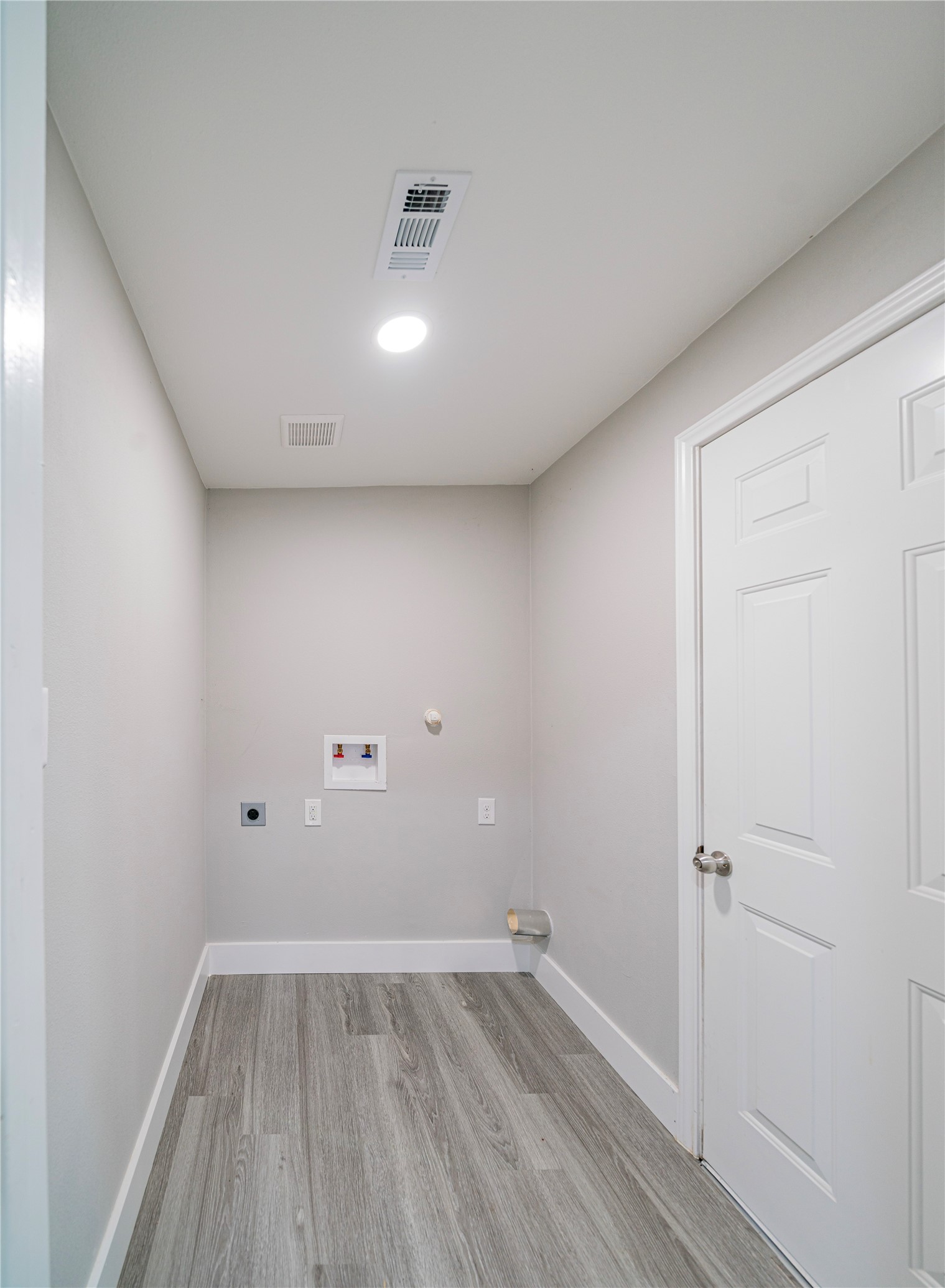 5718 Cherry Street Houston, TX 77026 - Photo 30 of 35 a view of an empty room with wooden floor
