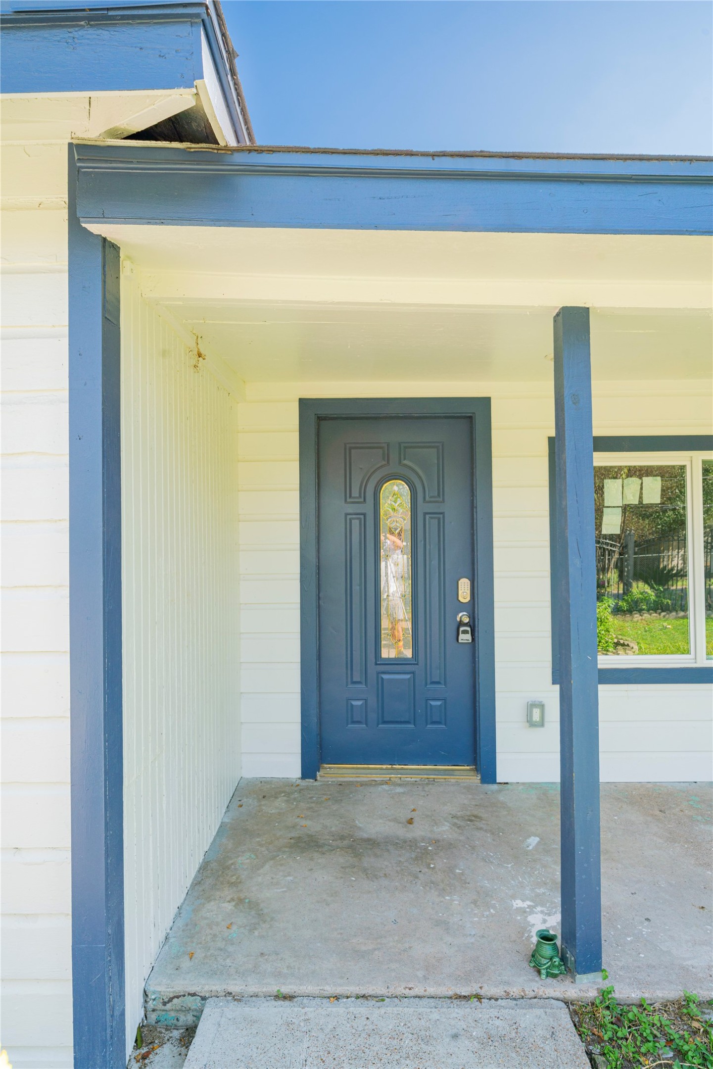 5718 Cherry Street Houston, TX 77026 - Photo 5 of 35 a view of front door
