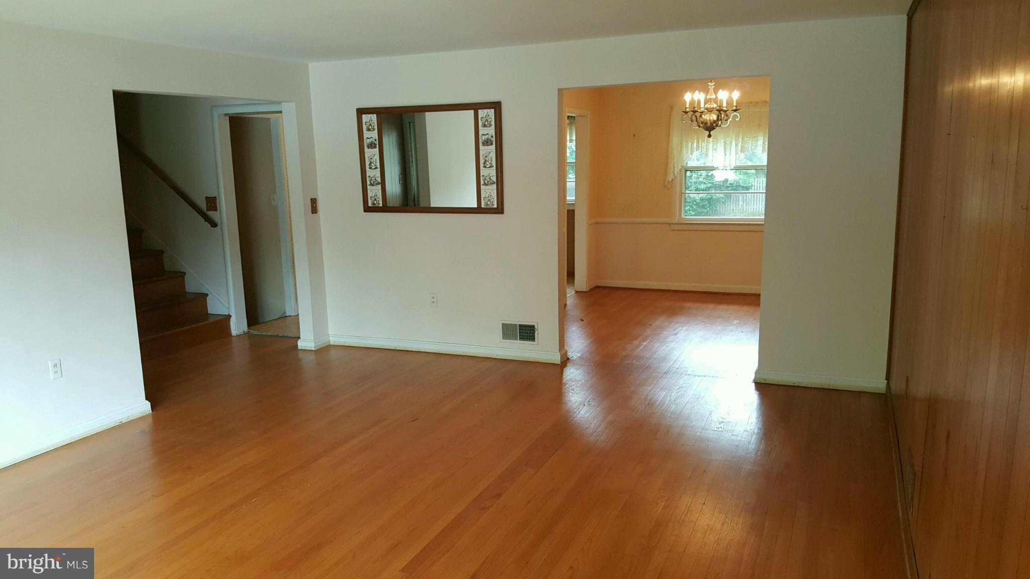 704 Winhall Way Silver Spring, MD 20904 - Photo 7 of 29 Living Room