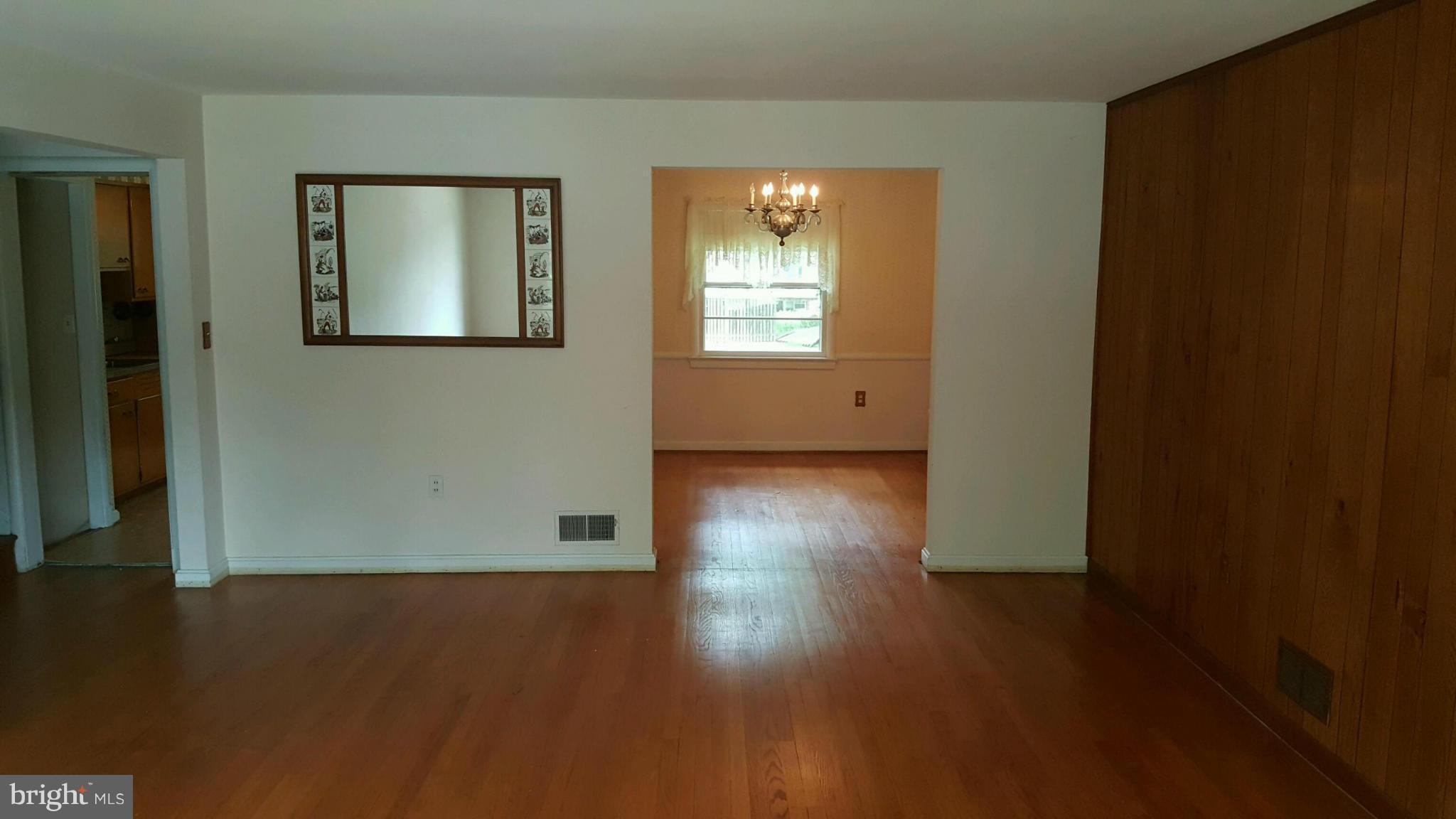704 Winhall Way Silver Spring, MD 20904 - Photo 8 of 29 Living Room