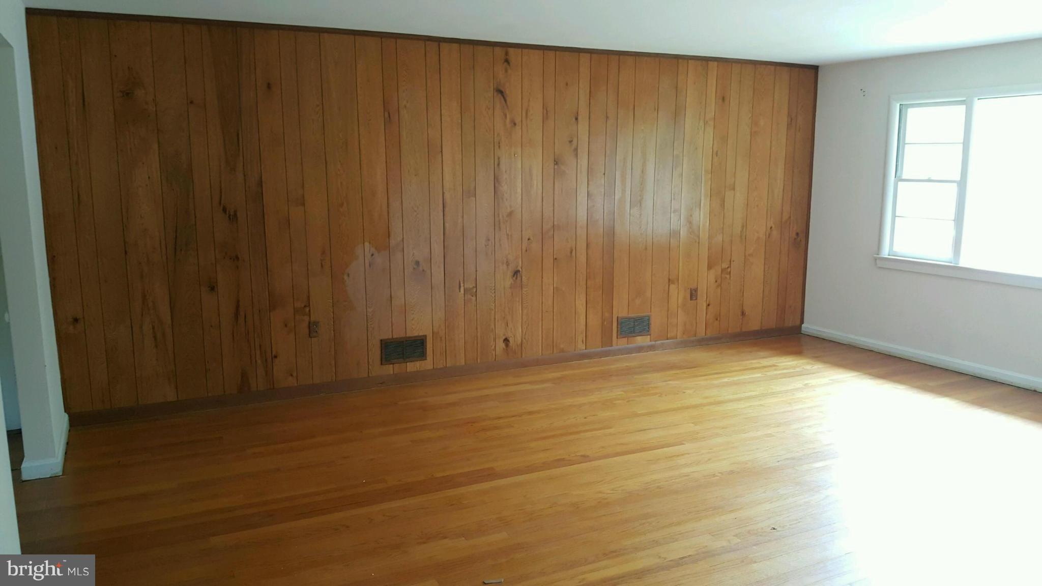 704 Winhall Way Silver Spring, MD 20904 - Photo 9 of 29 Living Room