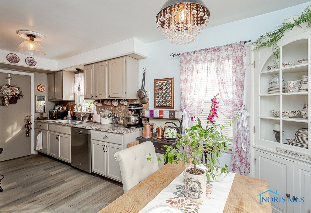 2222 Rood Street Toledo, OH 43613 - Photo 12 of 46 Gallery Image 12