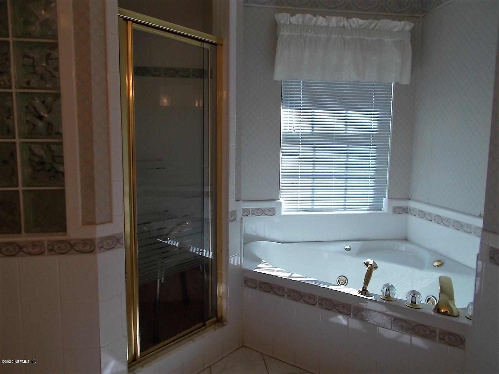 43637 Keen Cemetery Road Callahan, FL 32011 - Photo 17 of 28 Jacuzzi and walkin shower