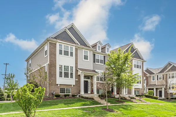 $595,000 | 1134 East Bauer Road, Naperville, IL 60563