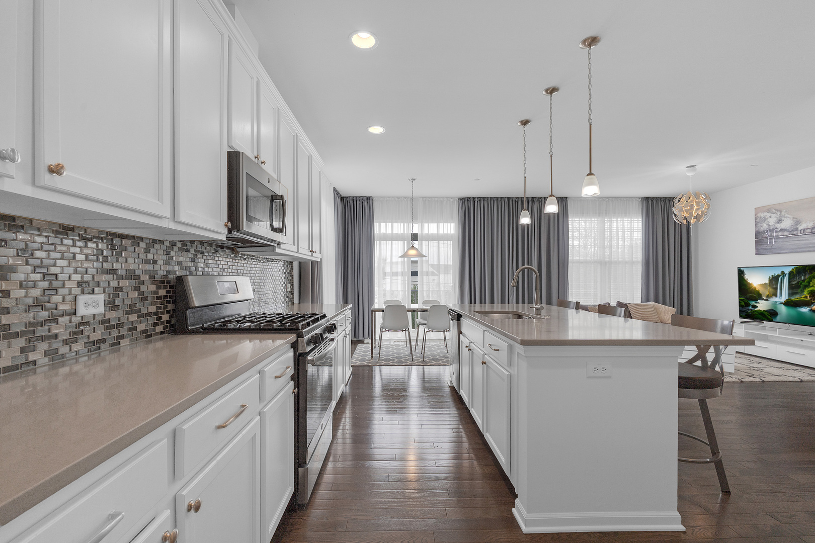 1134 East Bauer Road Naperville, IL 60563 - Photo 4 of 25