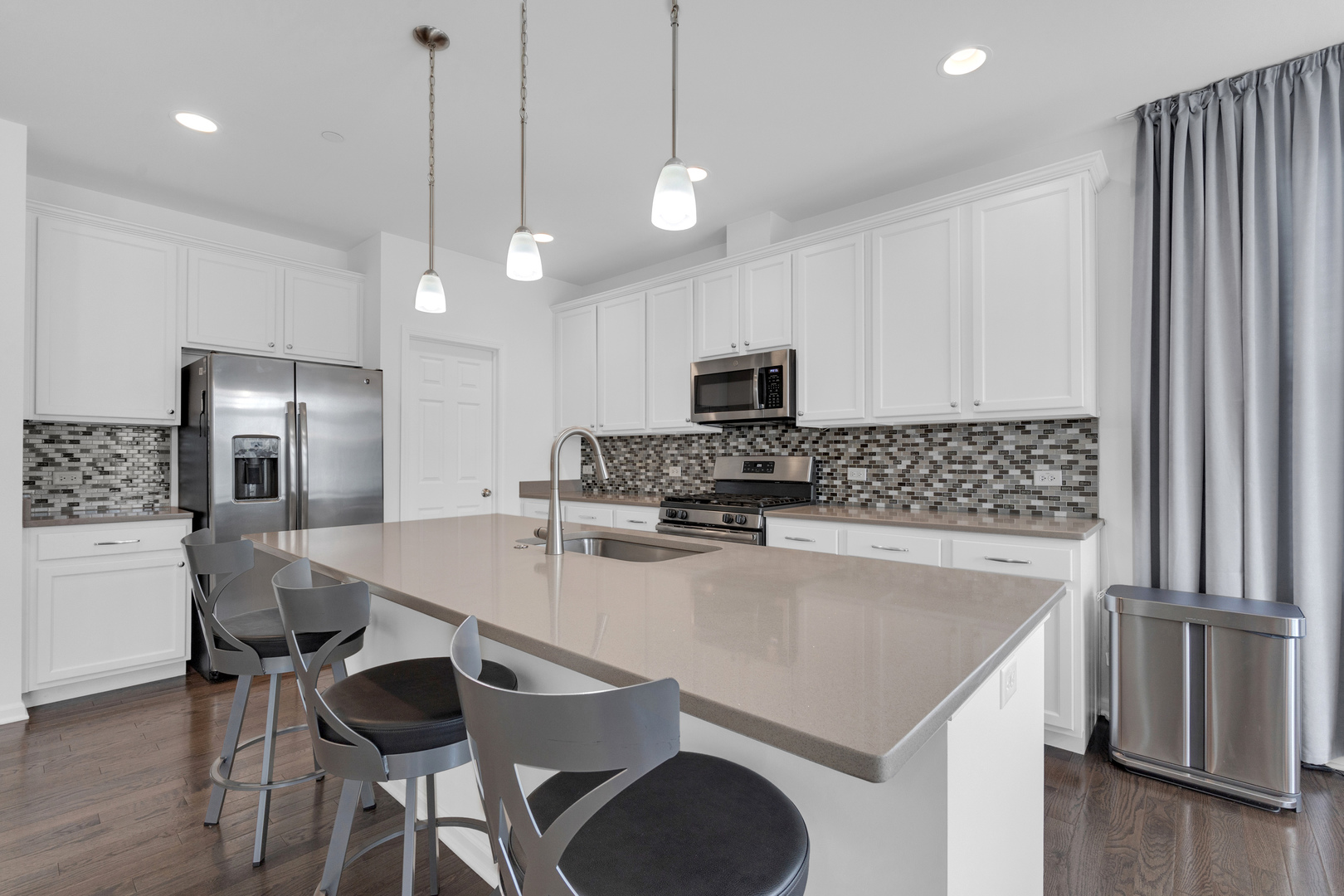 1134 East Bauer Road Naperville, IL 60563 - Photo 6 of 25