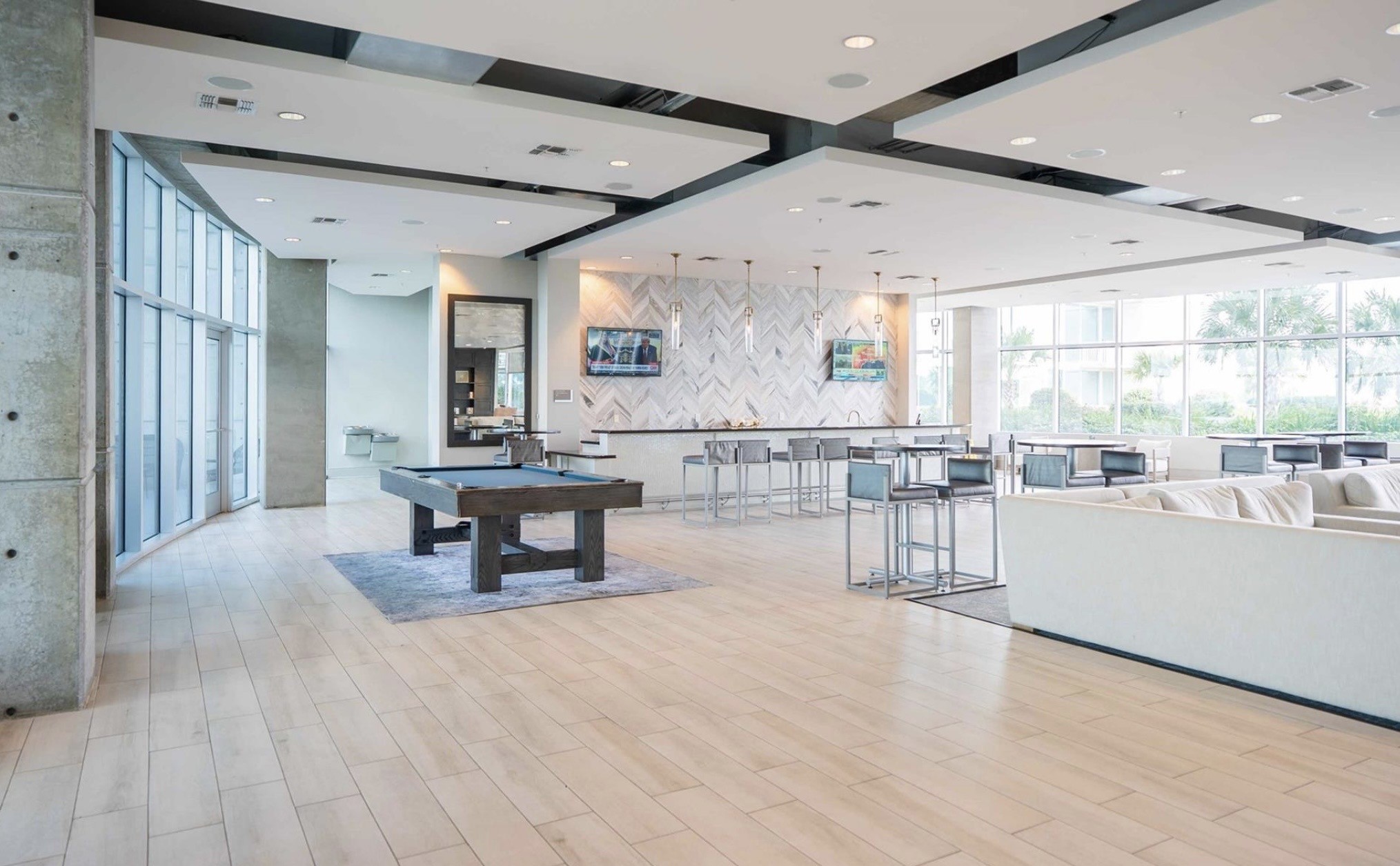 5925 Almeda Road, Unit 11509 Houston, TX 77004 - Photo 24 of 36 7th floor lounge