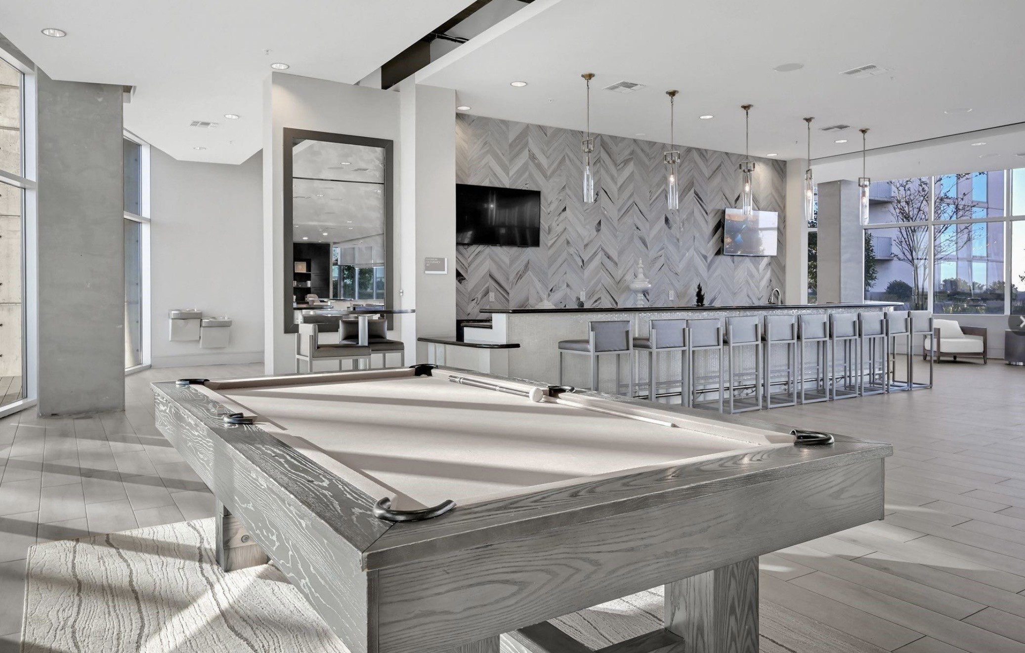 5925 Almeda Road, Unit 11509 Houston, TX 77004 - Photo 29 of 36 7th floor lounge