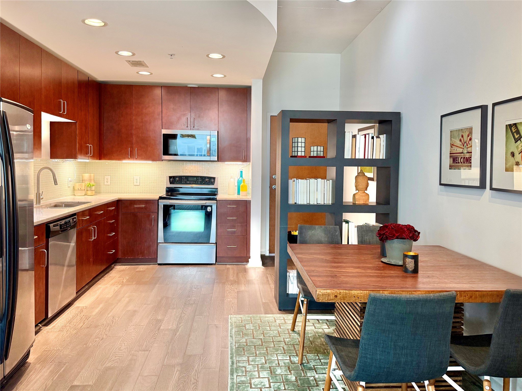 5925 Almeda Road, Unit 11509 Houston, TX 77004 - Photo 8 of 36 Kitchen has a versatile layout as well