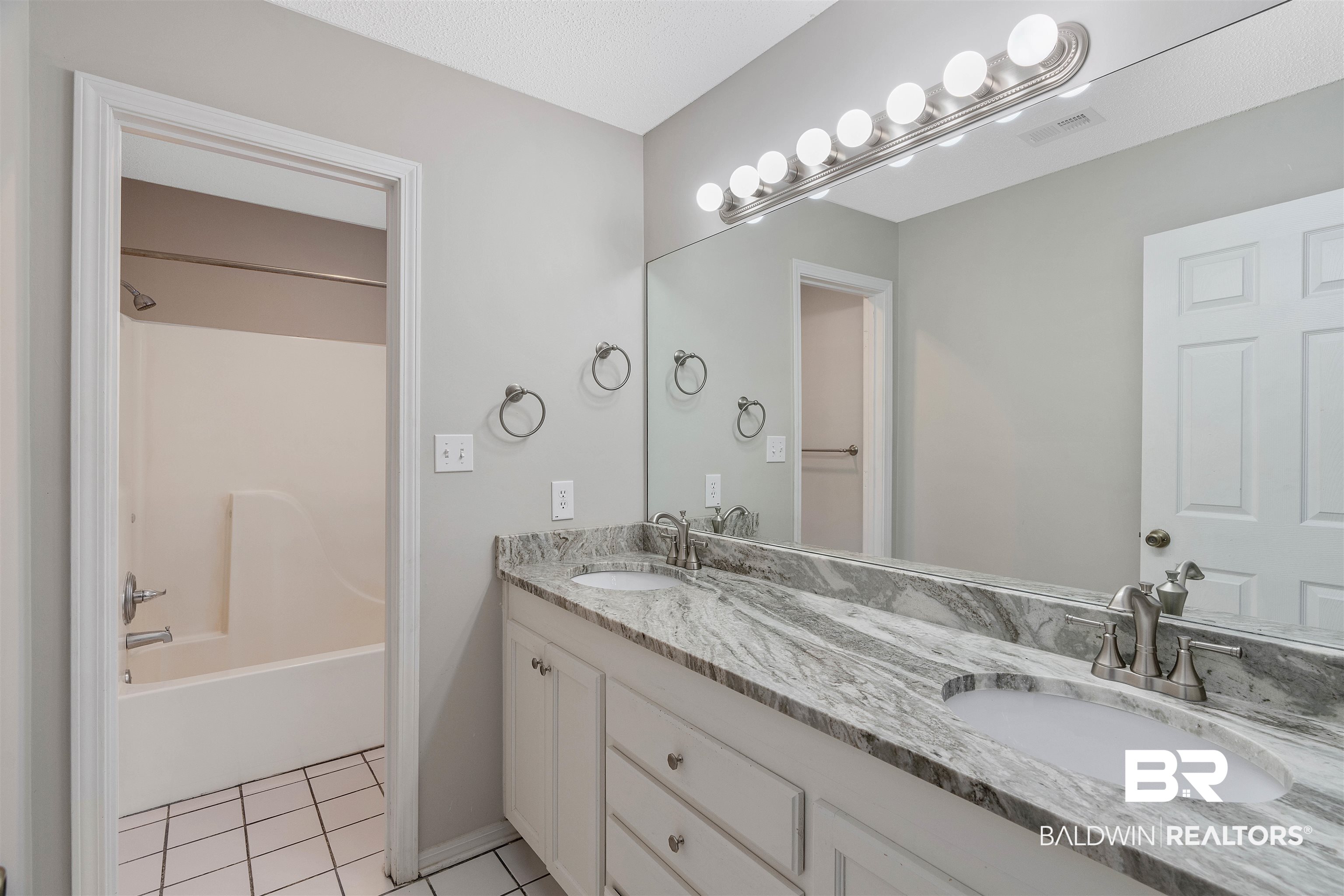25757 Austin Road Daphne, AL 36526 - Photo 13 of 32 Primary Bathroom