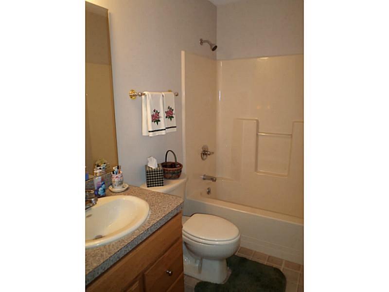 167 Nesbitt Road, Unit T12 New Castle, PA 16105 - Photo 11 of 18 Full Bath.