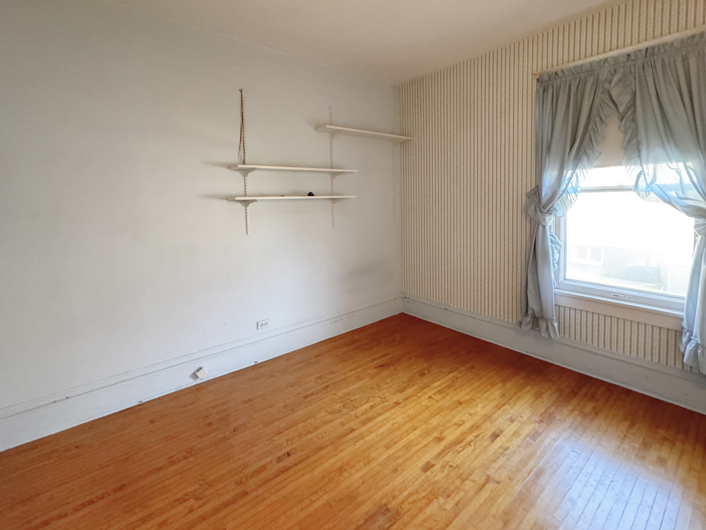 333 Elm Street Elgin, IL 60123 - Photo 17 of 25 an empty room with wooden floor and windows