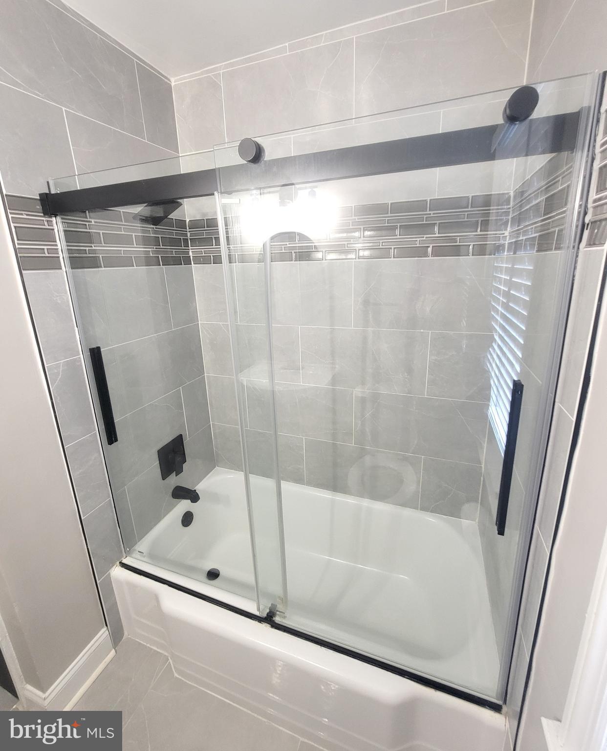 202 Edgewood Street Baltimore, MD 21229 - Photo 20 of 29 a bathroom with a bathtub and a shower