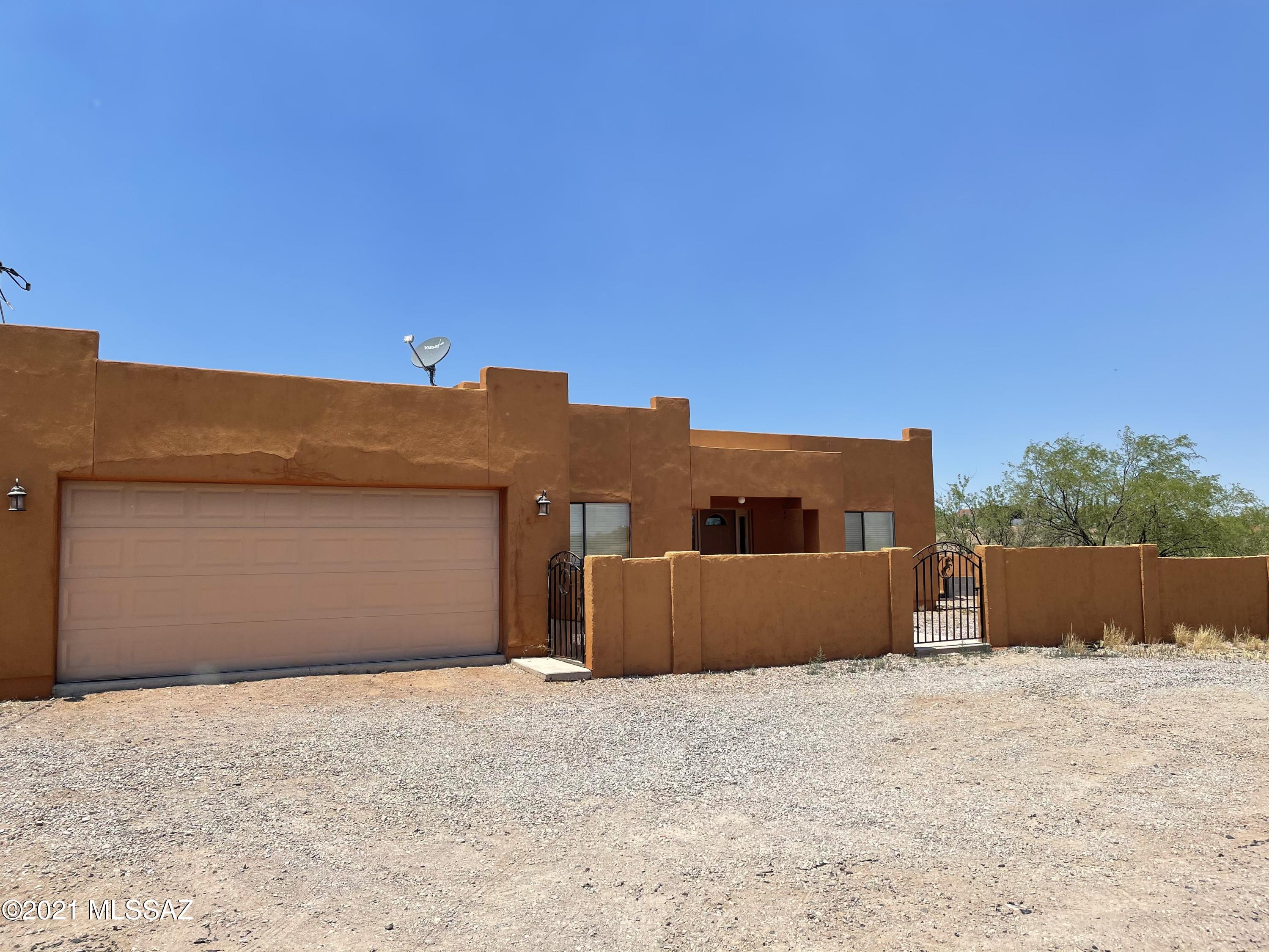 1022 B Circulo Golondrina Rio Rico, AZ 85648 - Photo 2 of 22