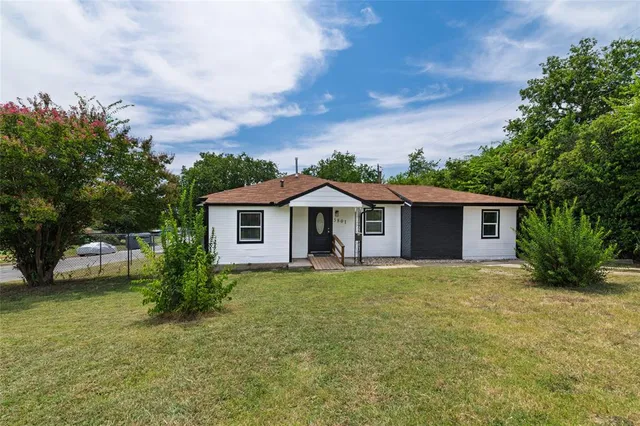 $225,500 | 5801 Manhattan Drive, Fort Worth, TX 76107