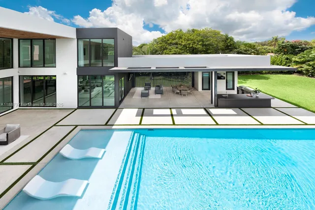 $7,950,000 | 7425 Southwest 136th Street, Pinecrest, FL 33156