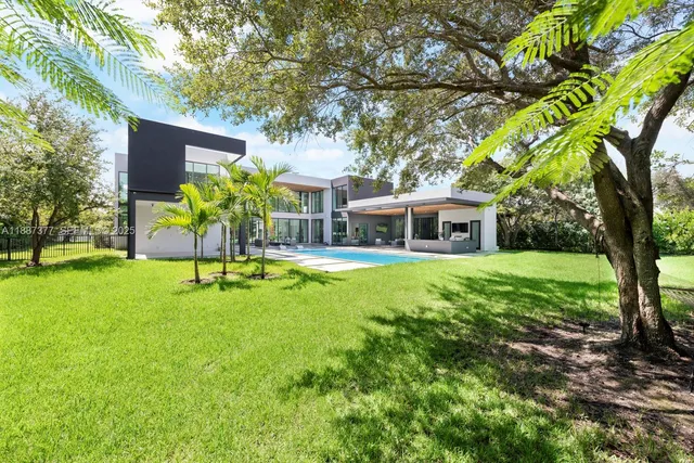 $7,950,000 | 7425 Southwest 136th Street, Pinecrest, FL 33156