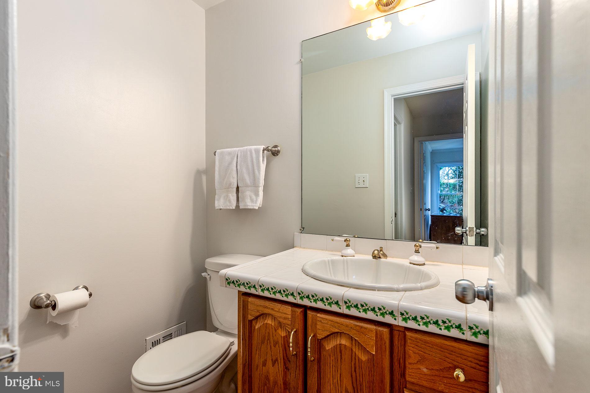 1734 Creek Crossing Road Vienna, VA 22182 - Photo 21 of 41 Gallery Image 21