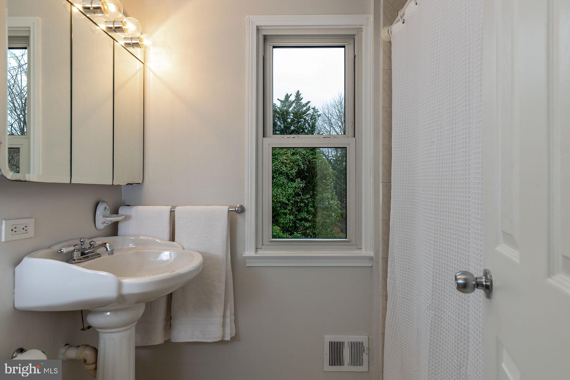 1734 Creek Crossing Road Vienna, VA 22182 - Photo 25 of 41 Gallery Image 25