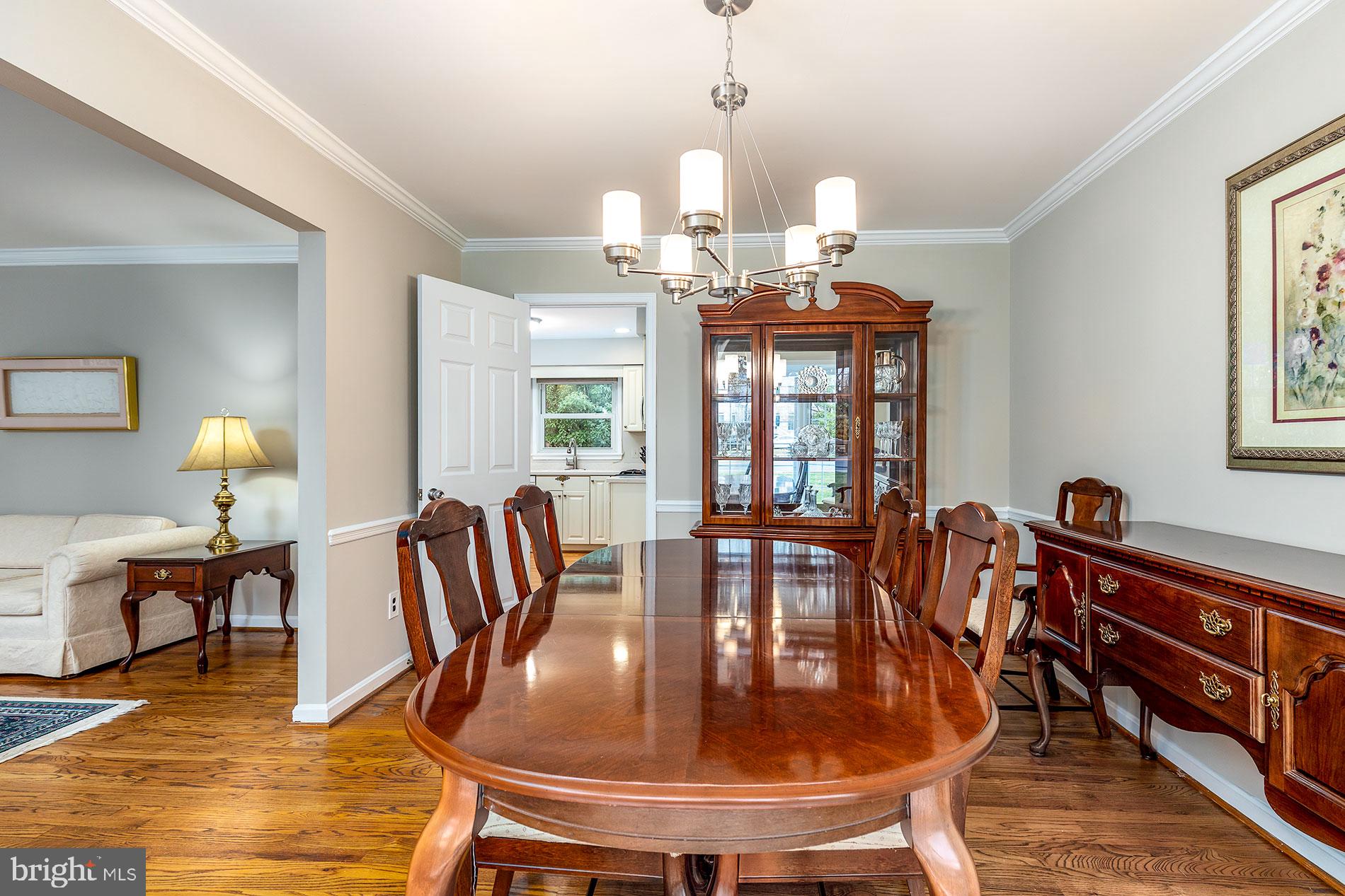 1734 Creek Crossing Road Vienna, VA 22182 - Photo 8 of 41 Gallery Image 8
