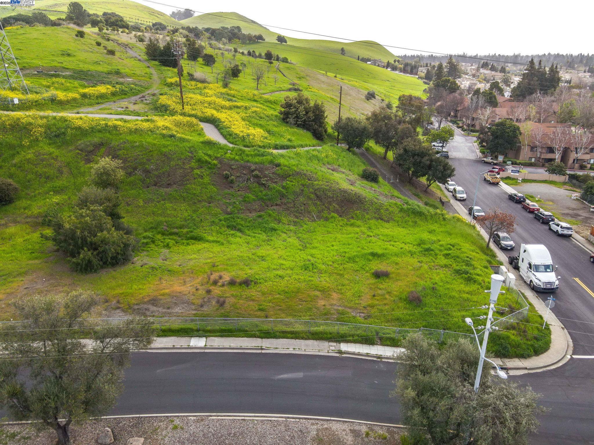 a view of an outdoor space