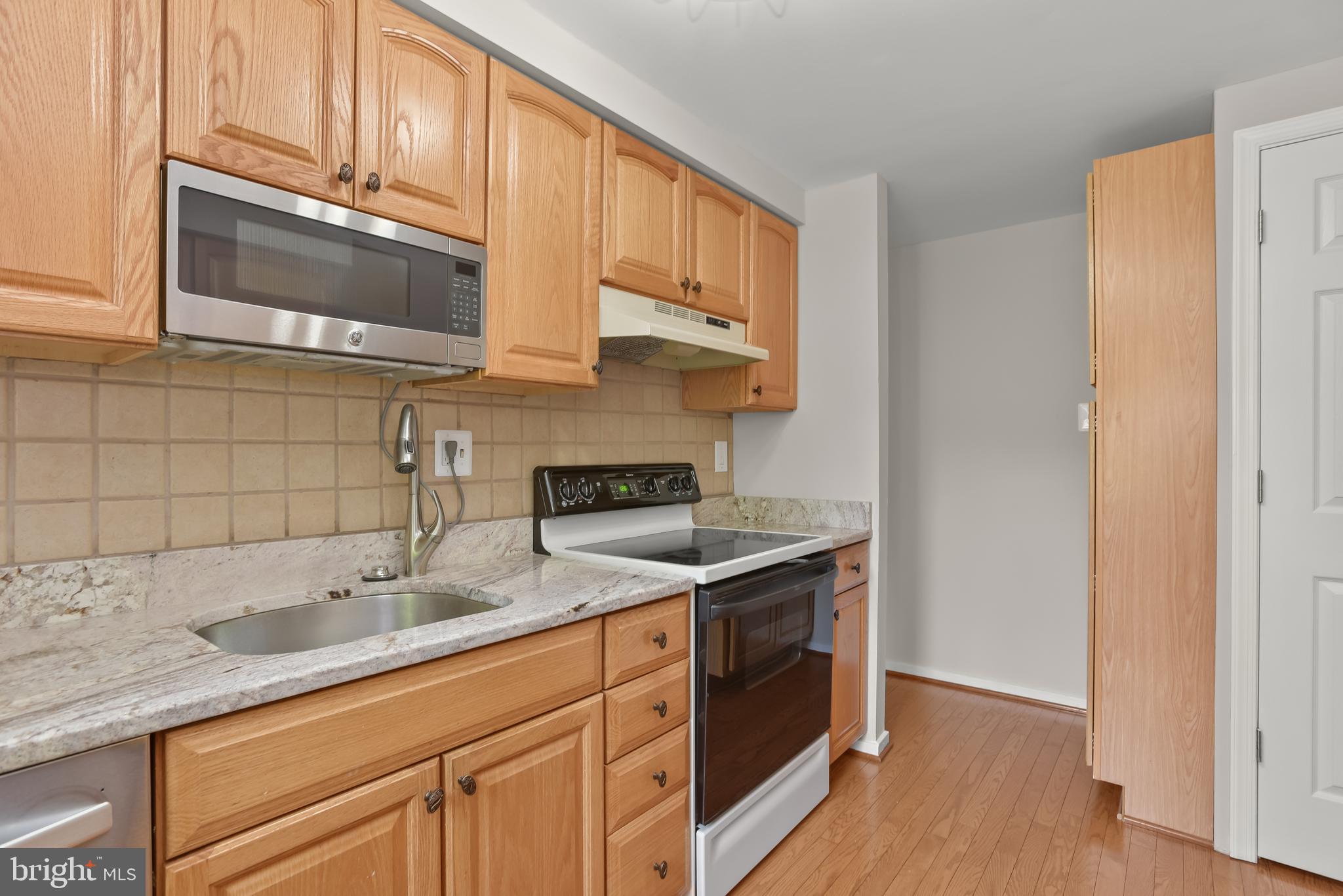 6407 Sunset Light Columbia, MD 21045 - Photo 14 of 57 Kitchen