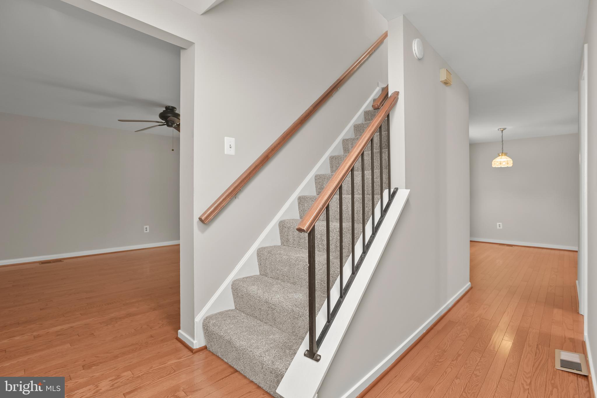 6407 Sunset Light Columbia, MD 21045 - Photo 5 of 57 Foyer