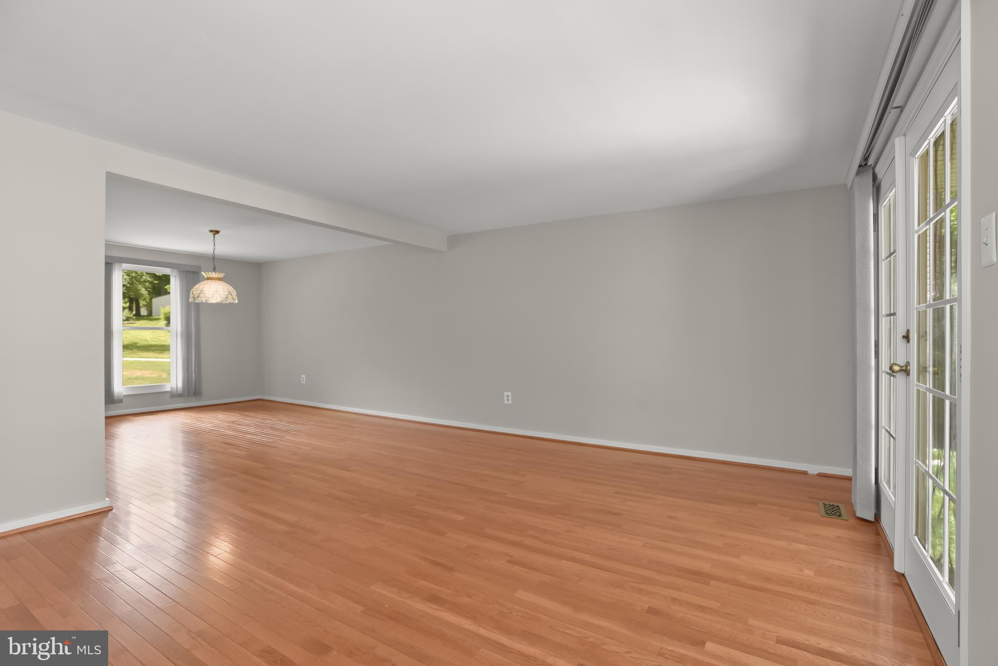 6407 Sunset Light Columbia, MD 21045 - Photo 6 of 57 Living Room