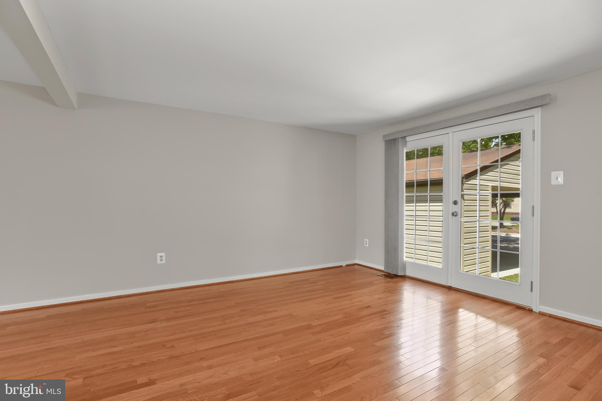 6407 Sunset Light Columbia, MD 21045 - Photo 7 of 57 Living Room