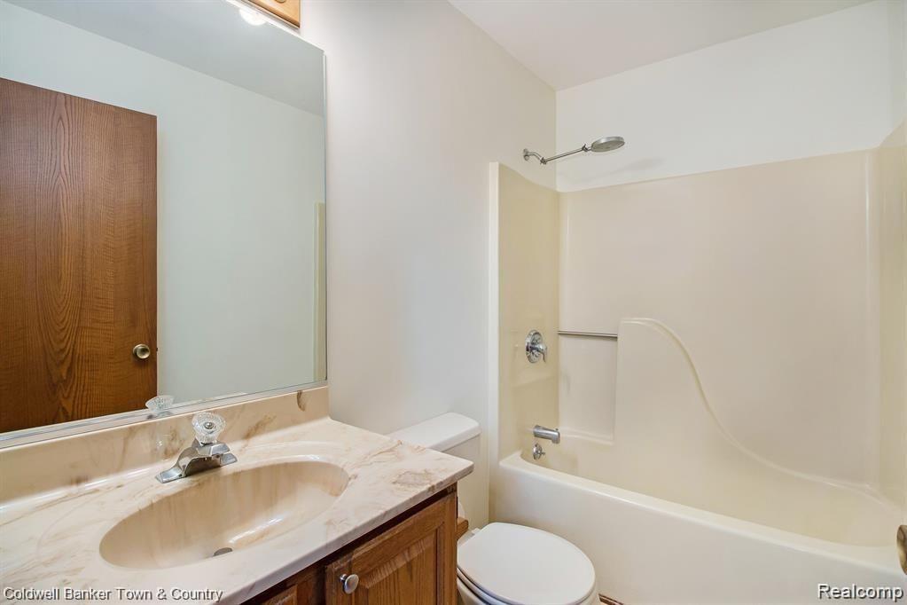 6641 Winans Lake Road Brighton, MI 48116 - Photo 18 of 29 GetMedia-17.jpg
