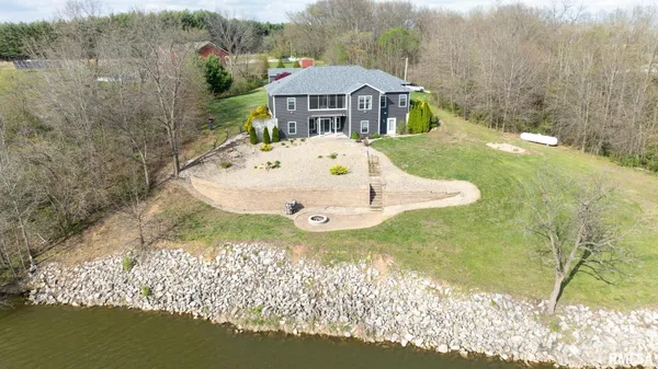 $515,000 | 121 North Waverly Lake Road, Franklin, IL 62638