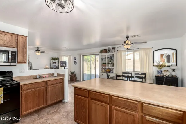 $335,900 | 468 East Wolf Hollow Drive, Casa Grande, AZ 85122