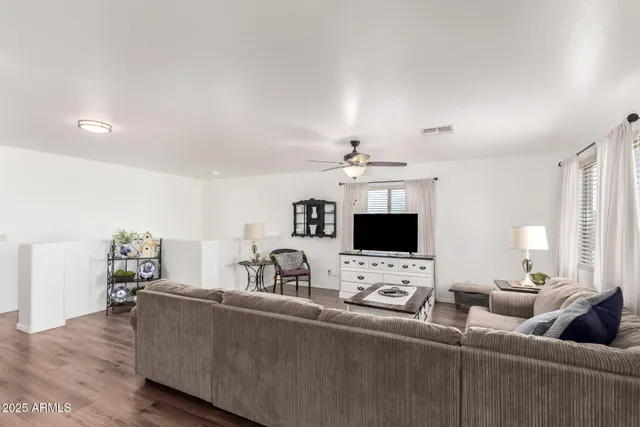 $335,900 | 468 East Wolf Hollow Drive, Casa Grande, AZ 85122