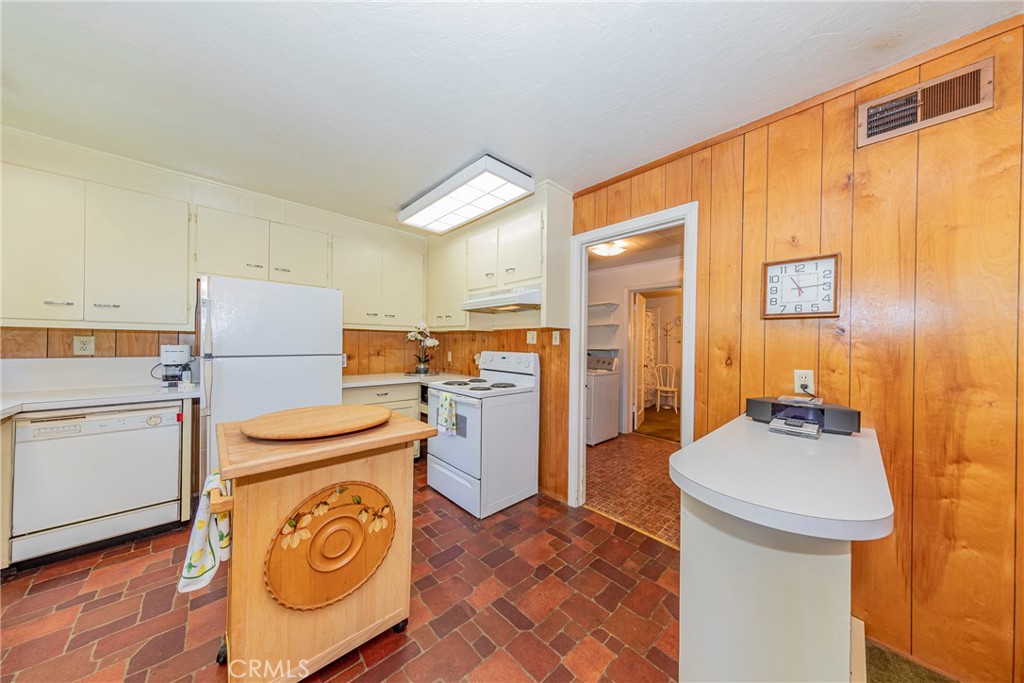 1173 Railroad Avenue Fish Camp, CA 93623 - Photo 12 of 75