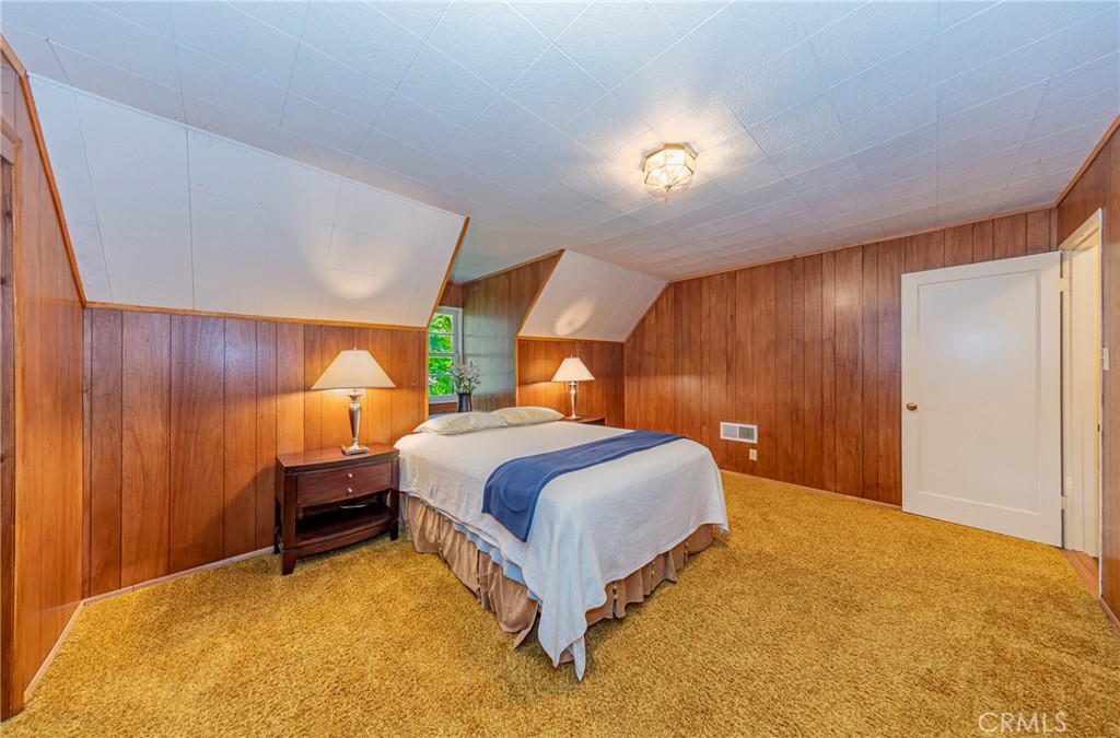 1173 Railroad Avenue Fish Camp, CA 93623 - Photo 32 of 75 a bedroom with a bed and a table