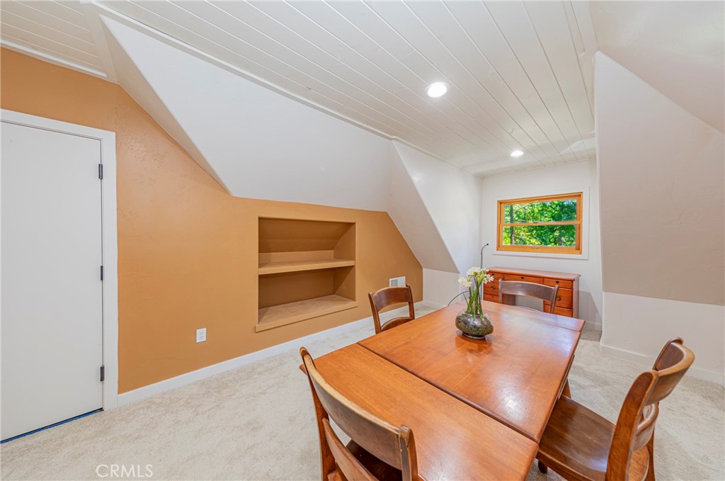 1173 Railroad Avenue Fish Camp, CA 93623 - Photo 41 of 75 a room with table and chairs