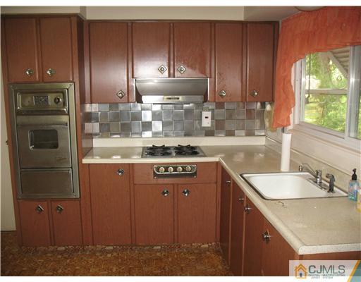 55 Stillwell Road Kendall Park, NJ 08824 - Photo 4 of 19 Gallery Image 4