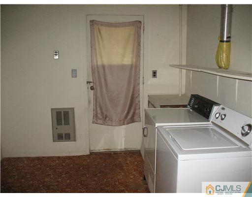 55 Stillwell Road Kendall Park, NJ 08824 - Photo 7 of 19 Gallery Image 7