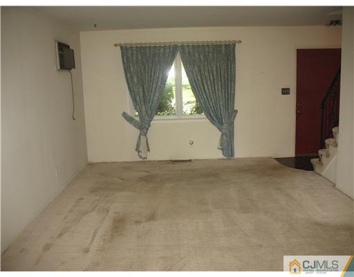 55 Stillwell Road Kendall Park, NJ 08824 - Photo 10 of 19 Gallery Image 10