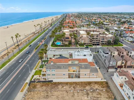 $2,995,000 | 1102 Pacific Coast Highway, Unit LOT #4, Huntington Beach, CA 92648