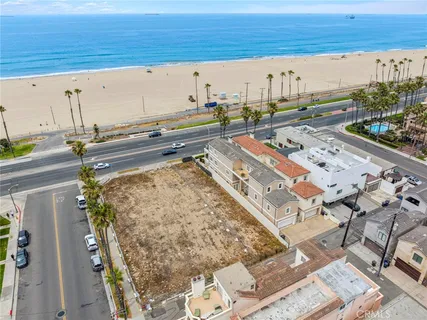$2,995,000 | 1102 Pacific Coast Highway, Unit LOT #4, Huntington Beach, CA 92648