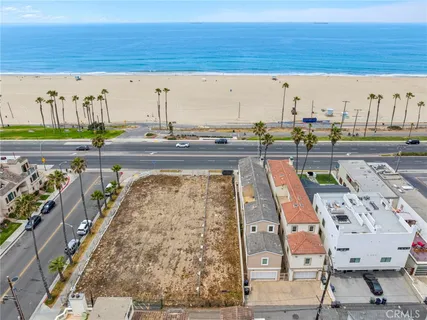 $2,995,000 | 1102 Pacific Coast Highway, Unit LOT #4, Huntington Beach, CA 92648