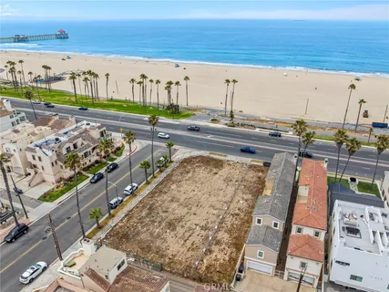 $2,995,000 | 1102 Pacific Coast Highway, Unit LOT #4, Huntington Beach, CA 92648
