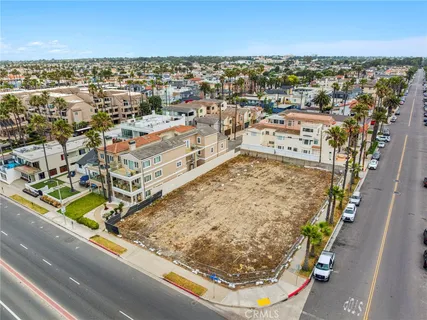$2,995,000 | 1102 Pacific Coast Highway, Unit LOT #4, Huntington Beach, CA 92648