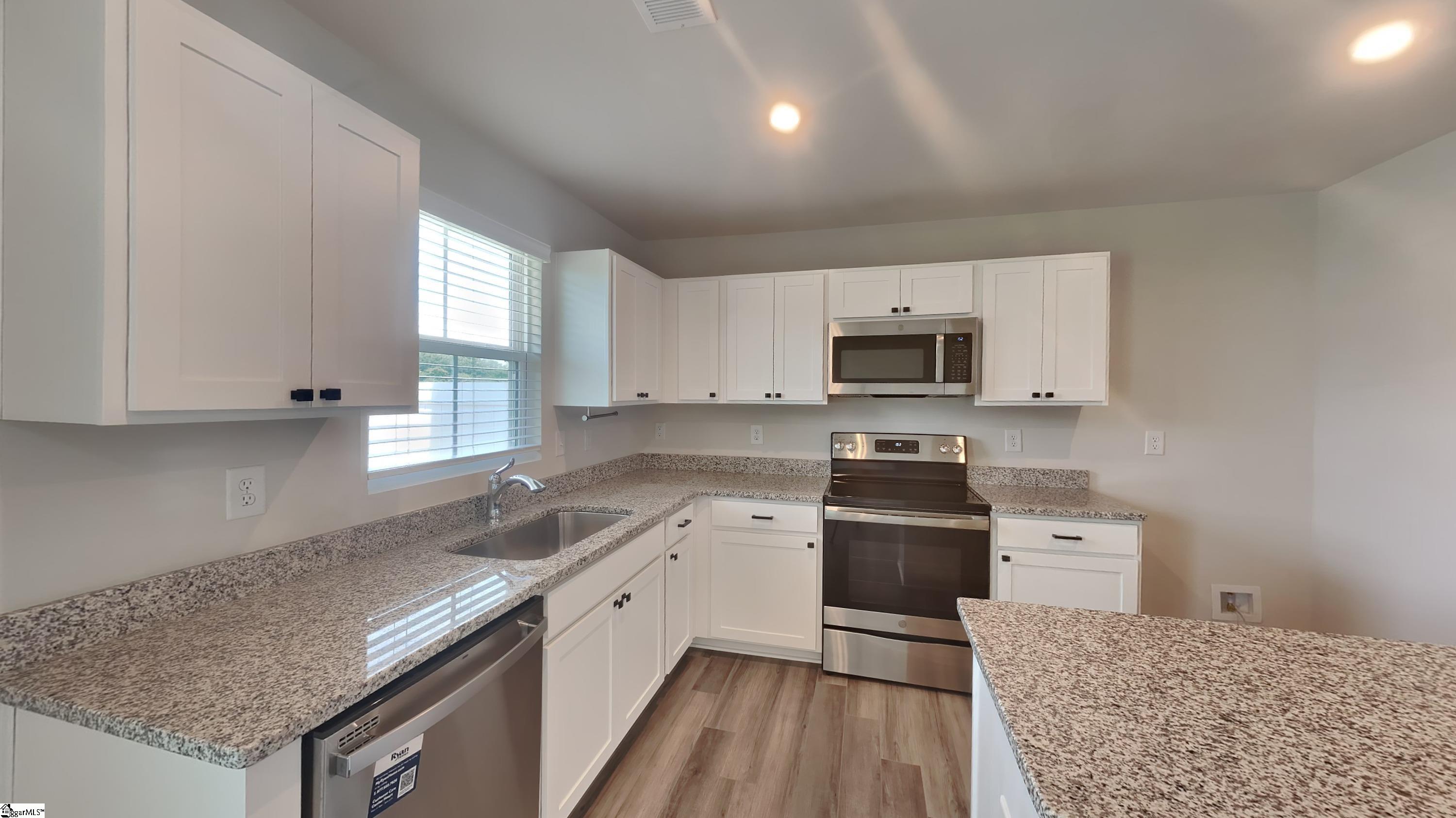 135 Fernside Court Greenville, SC 29617 - Photo 4 of 11
