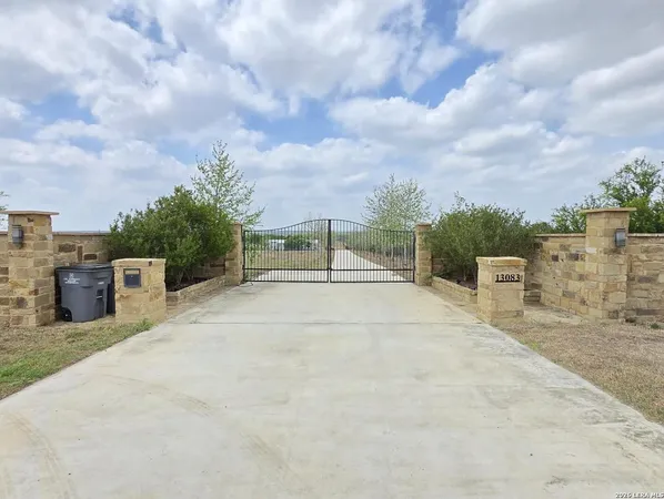 $750,000 | 13083 Fm 2779, Moore, TX 78057