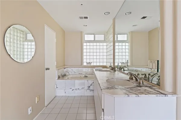 $5,995 | 24 C Pacific Avenue, Surfside, CA 90743
