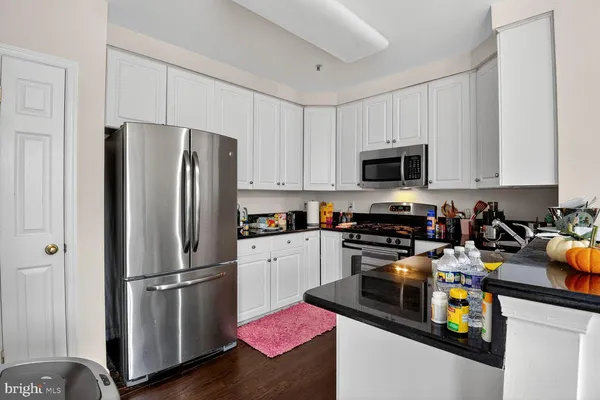 $629,000 | 8866 Ashgrove House Lane, Unit 201, Vienna, VA 22182